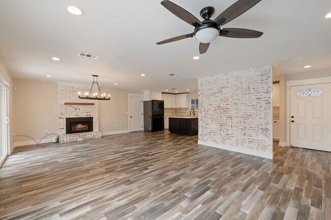 Building Photo - 1212 S Demaree St