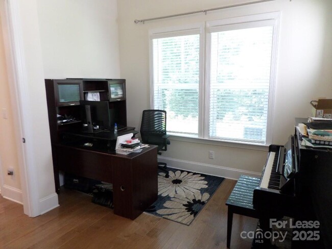 Building Photo - 13113 Kornegy Dr