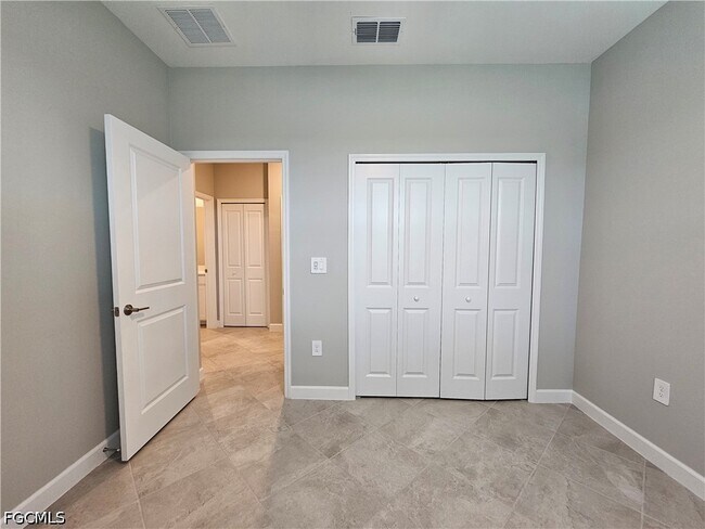 Building Photo - 20501 Hazelnut Ct S