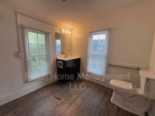 Building Photo - 138 Coral St