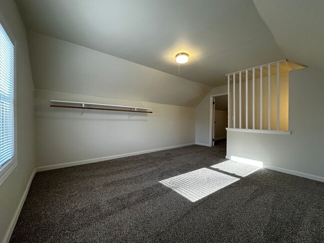 Building Photo - Recently Renovated 3 Bedroom 1 Bath Single...