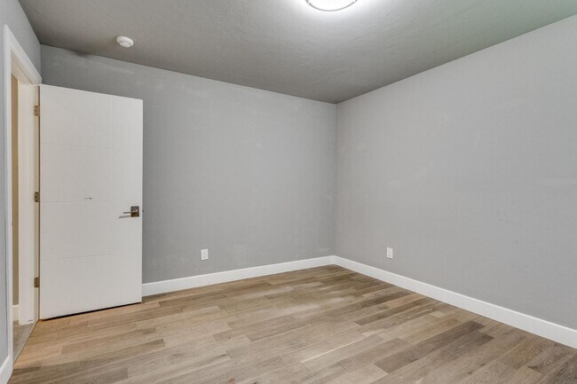 Building Photo - 2125 Heavenly Dr