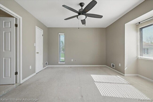 Building Photo - 5321 Fairway Ln
