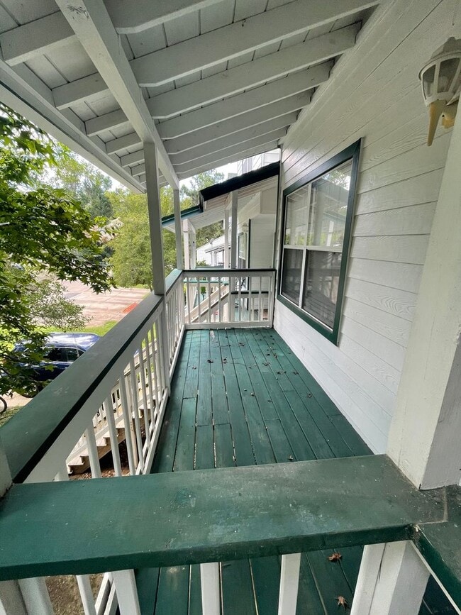 Building Photo - Huge 2/2.5 off Apalachee Parkway!