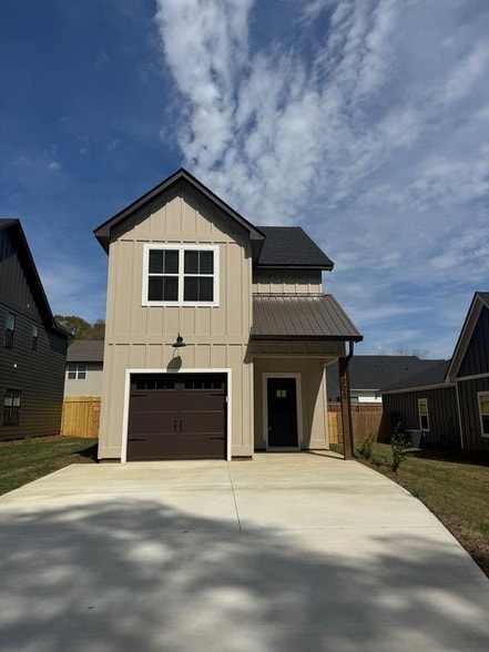 Building Photo - 305 Georgia St