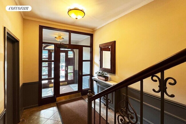 Building Photo - 105 W 77th St