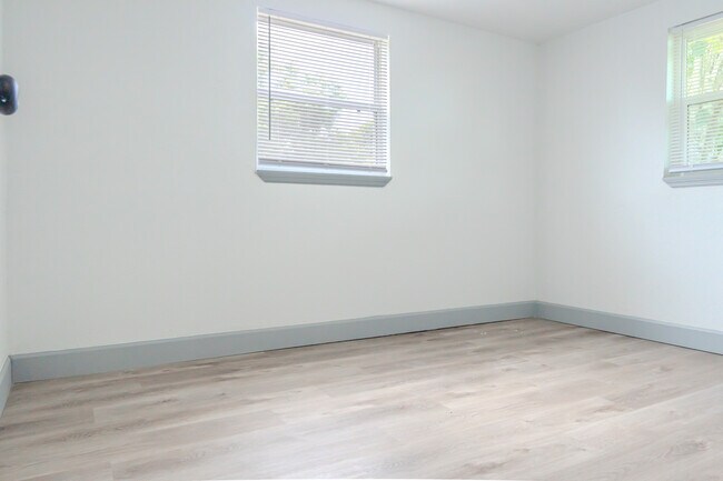 Building Photo - 217 Betty Ave