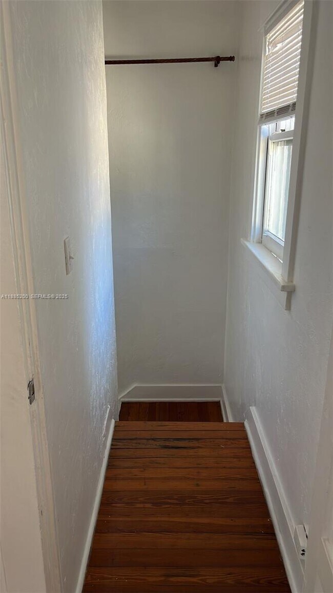 Building Photo - 315 Eucalyptus St