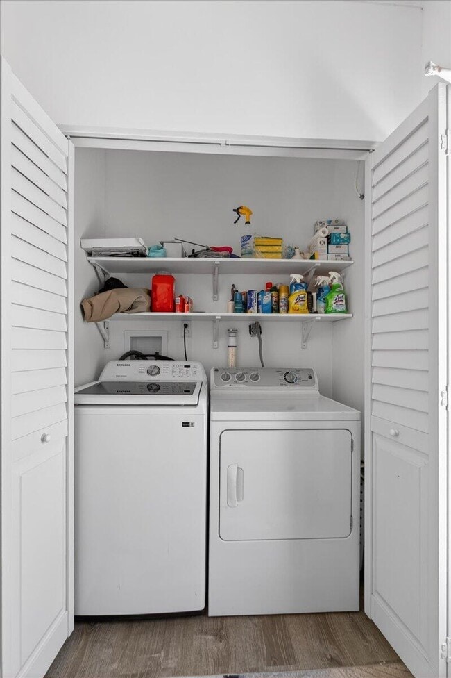 Building Photo - 110 NE 30th St