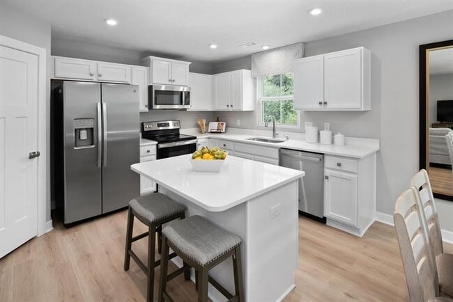 Building Photo - 150 Oakleigh Dr
