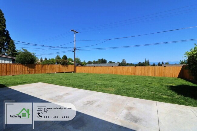 Building Photo - 1225 Manzanita Hills Ave