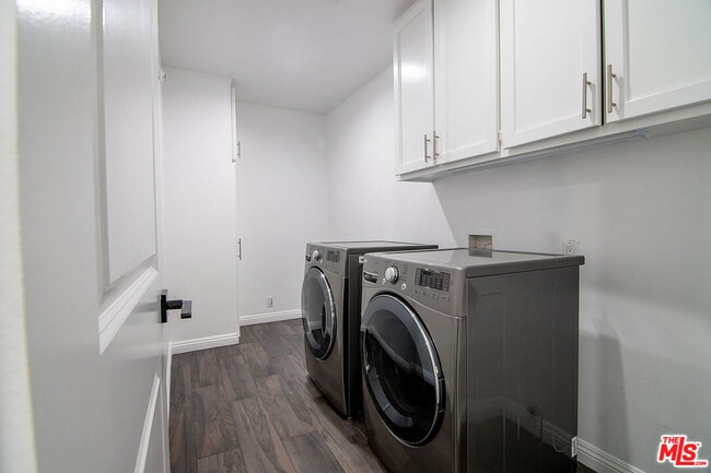 Building Photo - 853 Le Doux Rd