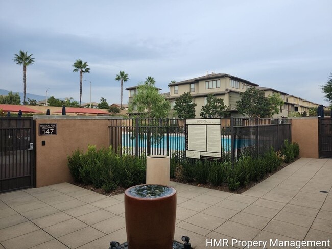 Building Photo - Modern 2-Bedroom Condo Near Victoria Gardens