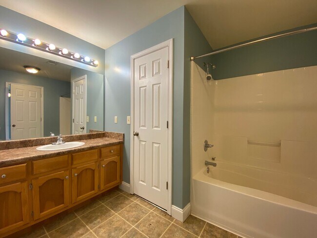 Building Photo - Home for Rent in Woodstock! View with 48 H...