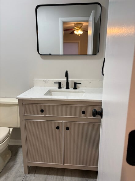 Building Photo - 1252 N Forest Dr