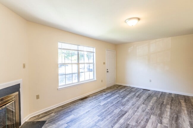 Building Photo - 418 Riverside Ave