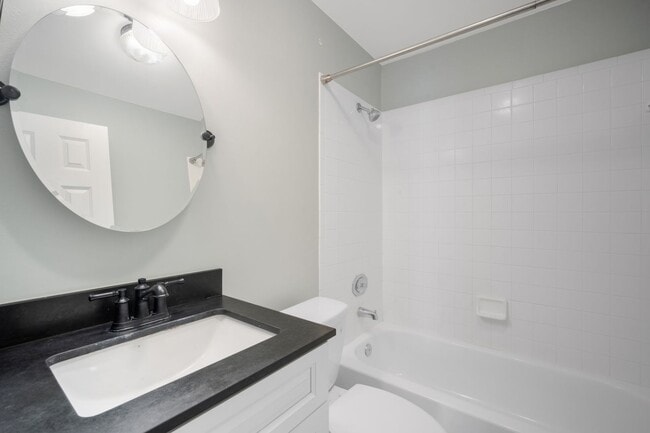 Building Photo - Spacious 2BR/2BA third floor South Tampa c...
