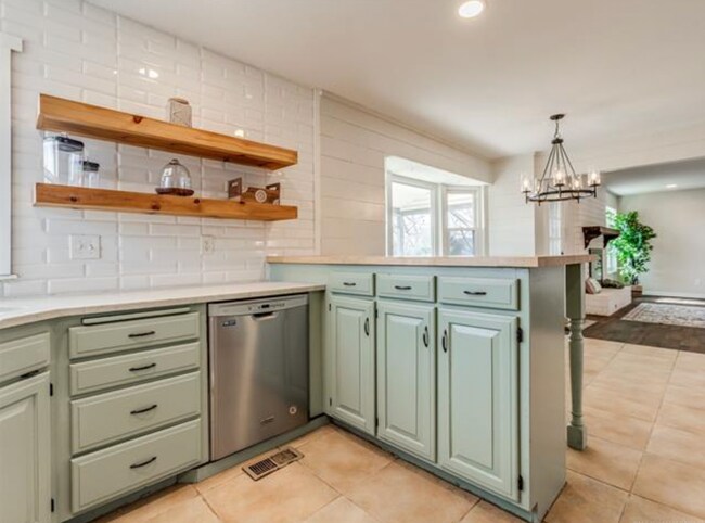 Building Photo - Beautiful 4 bedroom home. Country space, modern updates.