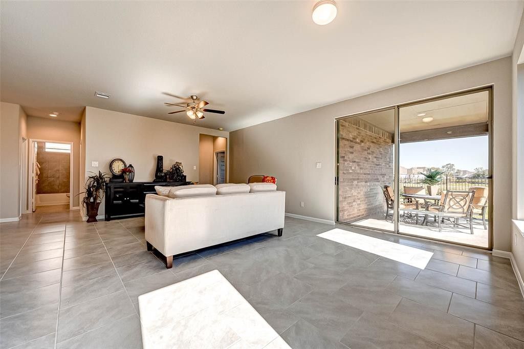 Building Photo - 8527 Golden Field Dr