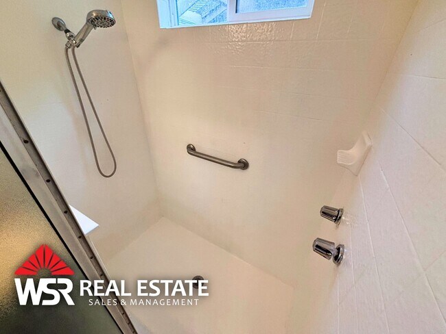 Building Photo - Home for rent in Canyon Crest!