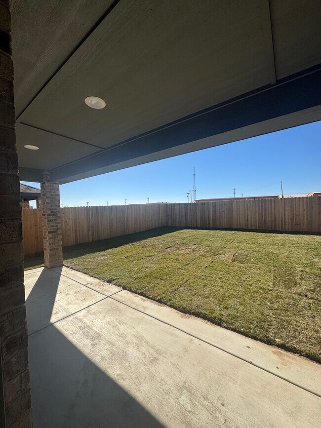 Building Photo - 3/2/1 Fabulous new build 2025 1/2 off special 1st month's rent