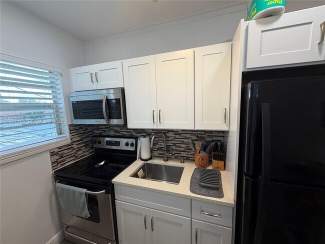 Building Photo - 2160 SW 17th St