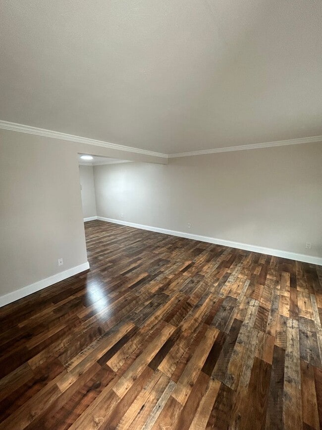 Building Photo - Modern Charm: 2 BR Home with Finished Basement, Pet Friendly, Assigned Parking, and Prime Location!