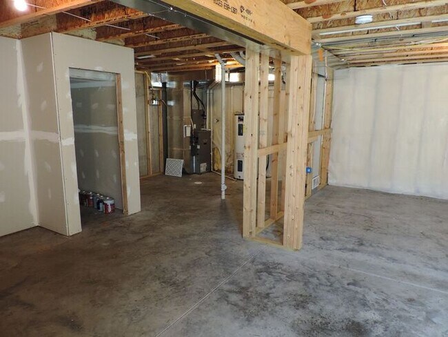 Building Photo - $1,650 | 3 Bedroom, 2.5 Bathroom TOWN HOME | NO PETS | Available for August 1st, 2026 Move In!