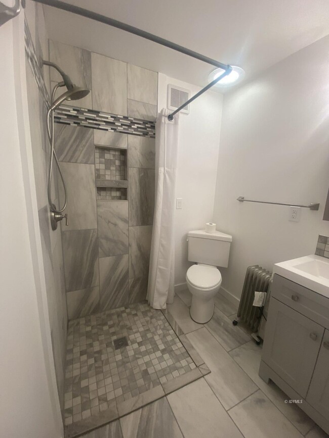 Building Photo - Move-In Ready Newer Tiny Home in The Forest