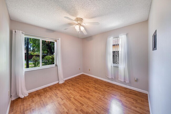 Building Photo - 5340 SW 115th Ave