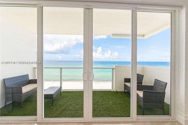 Building Photo - 5601 Collins Ave