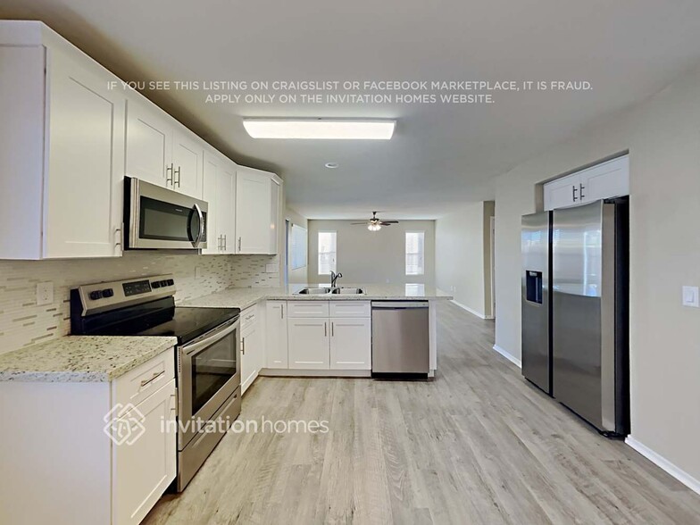 Building Photo - 12528 W Roanoke Ave