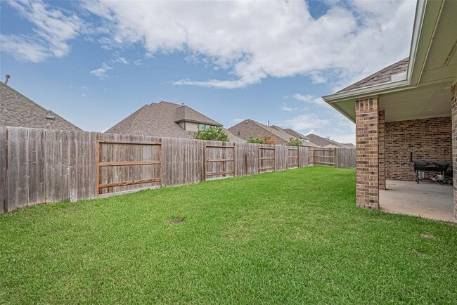 Building Photo - 5511 Highland Dr