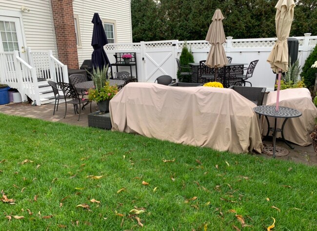 Building Photo - 6 Laurel Ave