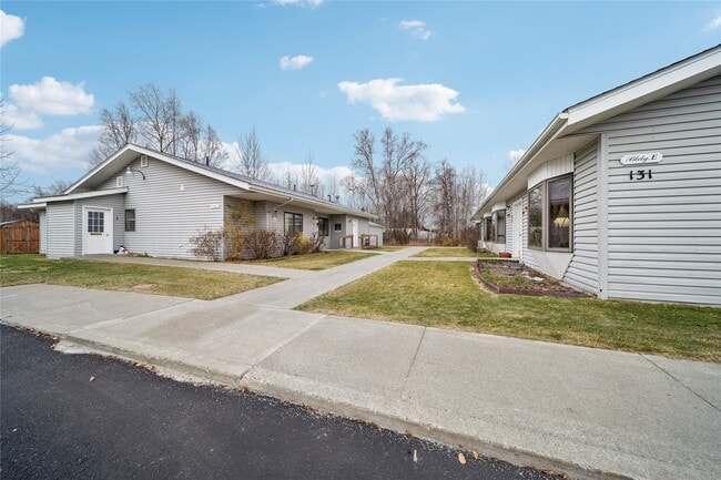 Building Photo - 131 Shady Ln