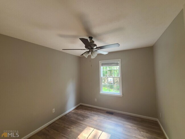 Building Photo - 127 Welcome Wood Dr