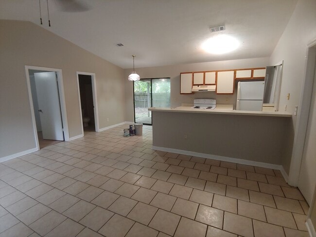 Building Photo - 2 BR / 2 BA Single Family Home