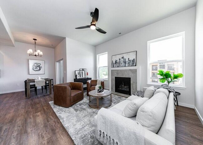 Building Photo - FULLY FURNISHED 3 Bed Luxury End Unit Townhome backs to Nature