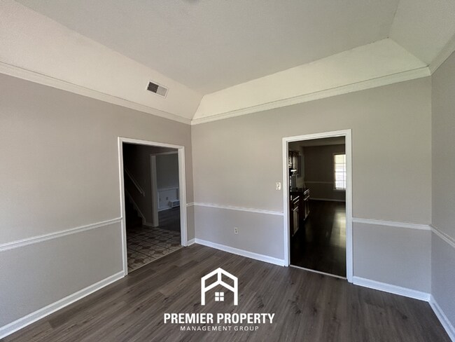 Building Photo - Large 5BR/3.5BA Home in 38125 | 2,541 Sq Ft, Vaulted Ceilings & Covered Patio