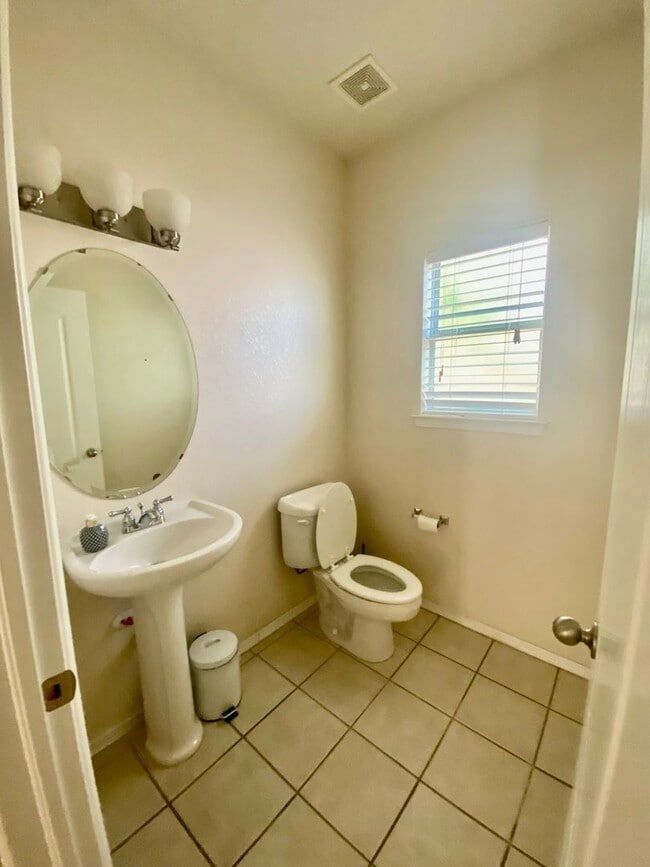 Building Photo - 3328 Green Ridge Ct