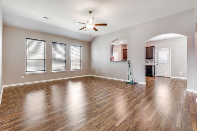 Building Photo - 3015 Watercrest Dr