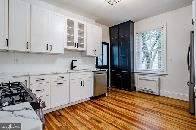 Building Photo - 310 W Biddle St