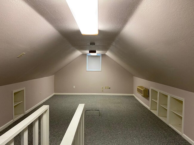 Building Photo - 411 Beard St