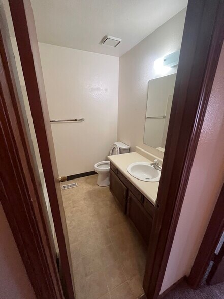 2nd Floor Bath - 3714 Oro Blanco Dr