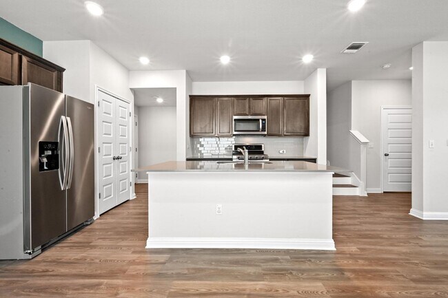 Building Photo - 7902 Mellencamp Dr