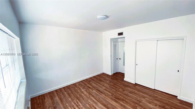 Building Photo - 8620 Byron Ave