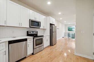 Building Photo - 1802 N Bouvier St