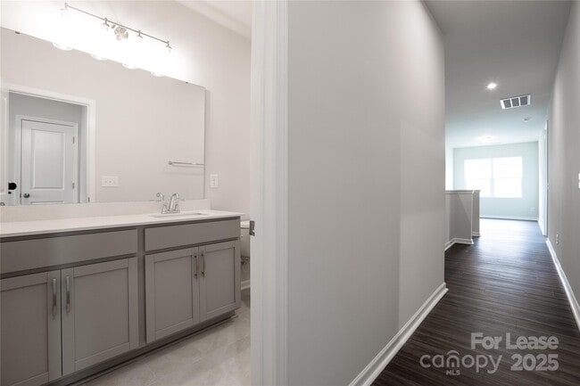 Building Photo - 526 Myrick Aly