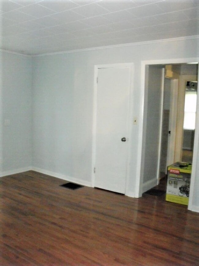 Building Photo - THIS COULD BE YOUR NEW HOME, BUSINESS, OR BOTH!