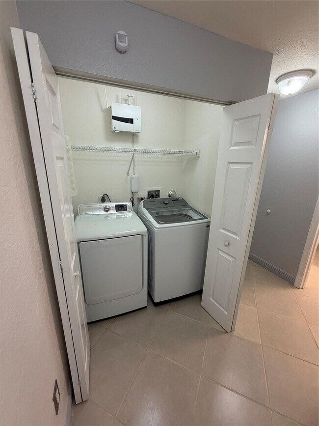 Building Photo - 3340 Palomino Dr